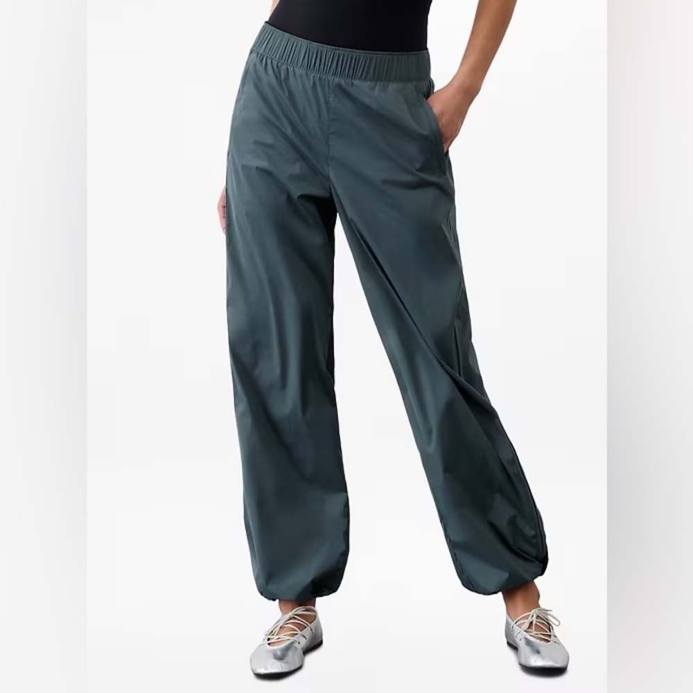 NWT Athleta Black Rise Windbreaker Pants